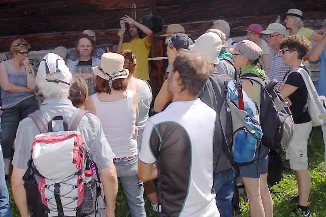 Poesie in freier Natur – der literarische Spaziergang mit demLyriker Christoph W. Bauer machte dies gestern in Leukerbad möglich.