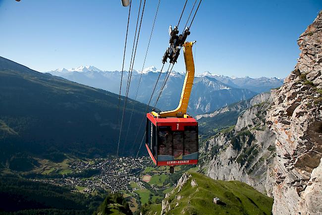 Die Gemmi-Bahnen über Leukerbad.