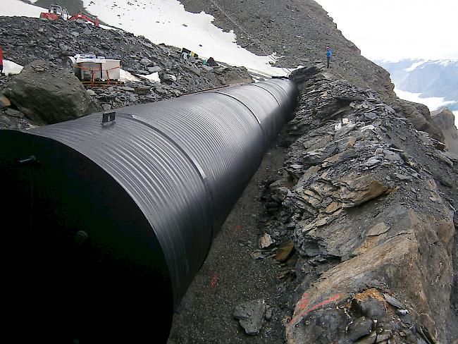 Der Speichertank unterhalb der Hörnlihütte. 