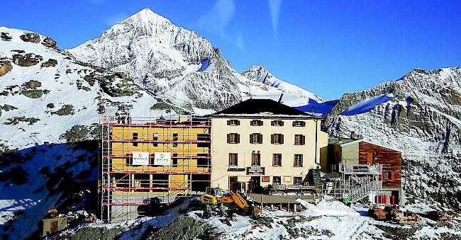 Die Hörnlihütte im Jahr 2013: In einer ersten Bauphase wird der Anbau erstellt. 