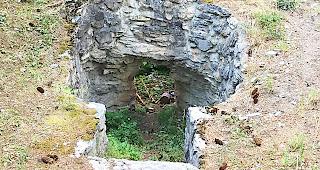 Vermehrt wurde ein Kalkofen in einem Wald gefunden. Im Bild: Ein Kalkofen in Inden.