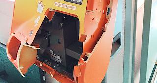 Die aufgebrochenen Automaten der Loterie Romande im Restaurant Diner-Solid Gold.