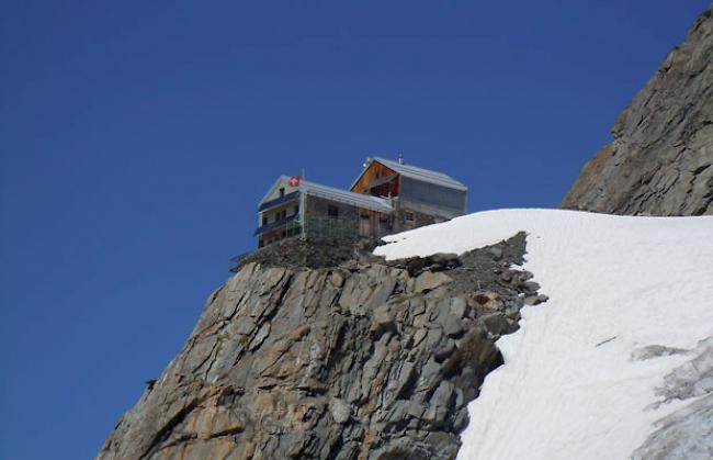 Die Hollandiahütte in der Lötschenlücke am Grossen Aletschfirn