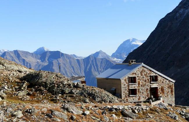 Die Oberaletschhütte auf 2640 Metern über Meer oberhalb des Grossen Aletschgletschers