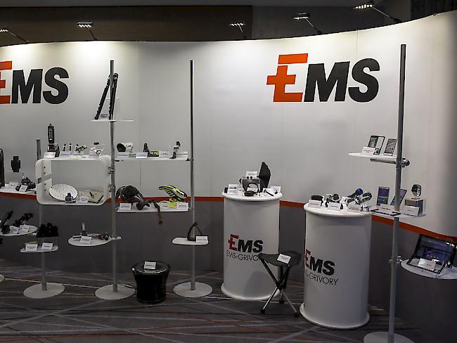 Einige der Produkte, welche der Spezialchemie-Hersteller Ems verkauft (Archivbild).