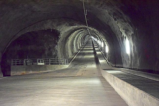 Der unterirdische Bahnhof Ferden – hier fahren Postautos nur im Notfall mit Reisenden nach Goppenstein.