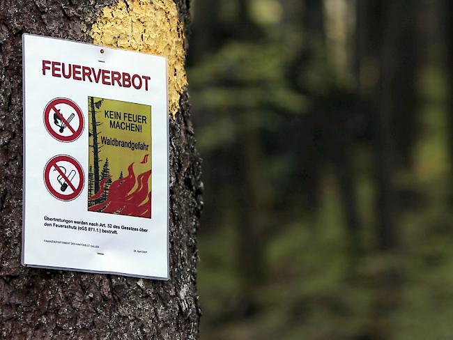 Das generelle Feuerungsverbot gilt im Oberwallis weiterhin.