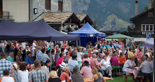 In Gr&auml;chen wurde der S&auml;umerzug von vielen G&auml;sten, Einheimischen und Besuchern des Gr&auml;chen Marktes feierlich empfangen.