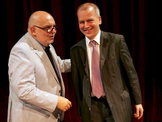 Eike Gramss (l) mit Marc Adam, der ihn 2007 als Direktor am Stadttheater Bern ablöste (Archiv)