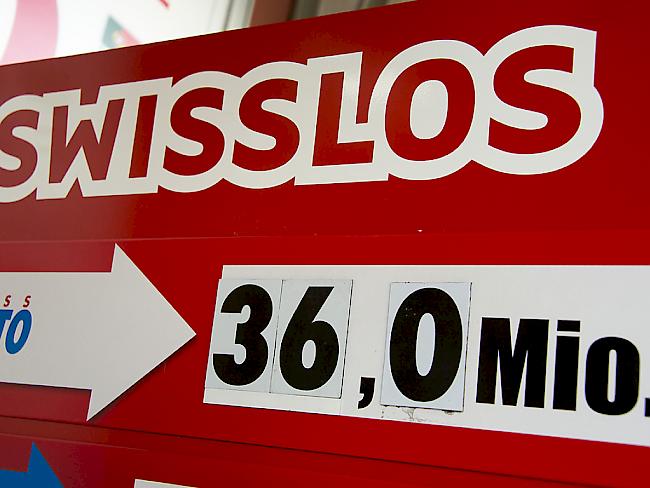 Am 14. August 2014 stand der Jackpot von Swiss Lotto bereits bei 36 Mio. Franken. Er wurde erst am 24. August bei 48,6 Millionen geknackt. 1,5 Millionen Menschen hatten ihr Glück versucht, aber nur eine Person tippte richtig.