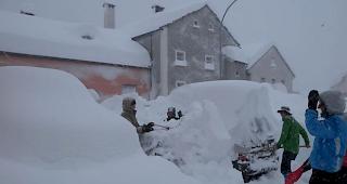 «Winter in Simplon-Dorf, aufgenommen am 2. Weihnachtstag zwischen 10.00 und 11.00 Uhr, Schneehöhe 1,30 Meter.»