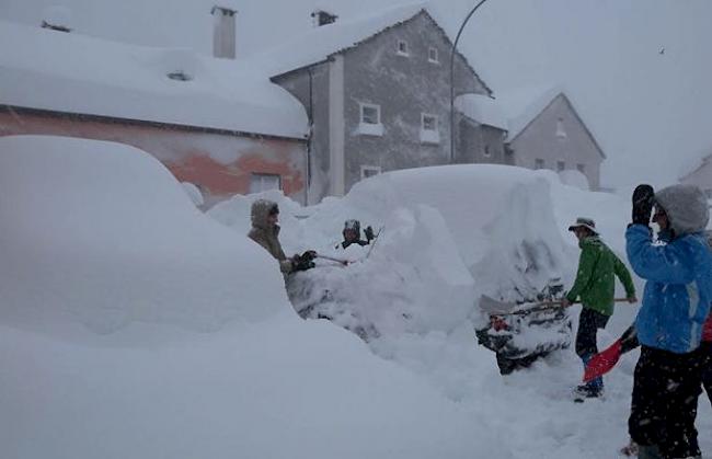 «Winter in Simplon-Dorf, aufgenommen am 2. Weihnachtstag zwischen 10.00 und 11.00 Uhr, Schneehöhe 1,30 Meter.»