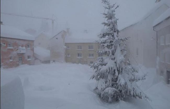 «Winter in Simplon-Dorf, aufgenommen am 2. Weihnachtstag zwischen 10.00 und 11.00 Uhr, Schneehöhe 1,30 Meter.»