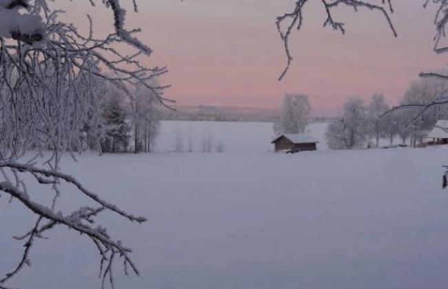 «Rovaniemi Lappland kurz vor Sonnenaufgang um 10.00 Uhr.»