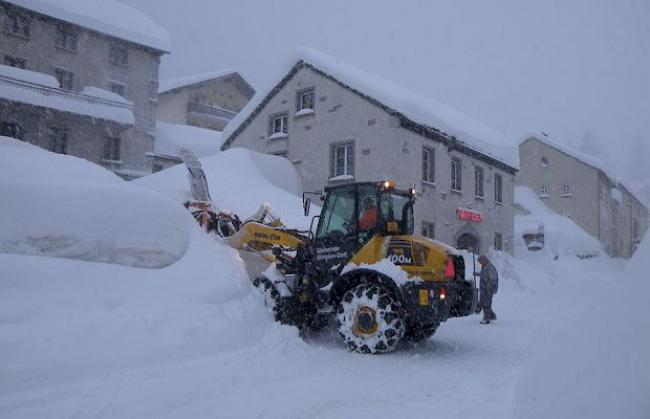 Dienstagmorgen um 9.00 Uhr in Simplon-Dorf: 40 cm Neuschnee.