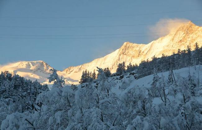 Aufgenommen am 27. Dezember 2013 von Saas-Grund aus mit der Mischabelgruppe im Morgenlicht