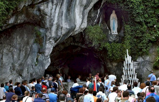 In zwei Jahren wollen auch zwei Walliser in Lourdes der Jungfrauen-Erscheinung ihre Aufwartung machen. (Symbolbild)