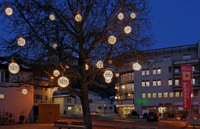Weihnachtsbaum beim Zentrum Kelchbach in Naters.