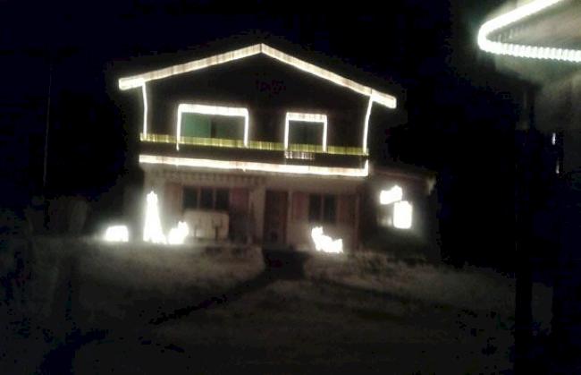 Weihnachtsbeleuchtung des Hauses Eberhart, Ebnet in Bitsch.