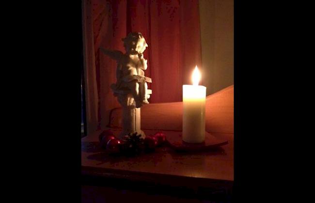 Engel im sanftem Kerzenschein