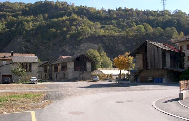 Rund um den Dorfplatz Baltschieder am 19. Oktober 2003