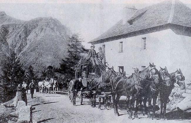 Eine Aufbahme von 1906 vor dem Rothwald am Simplon