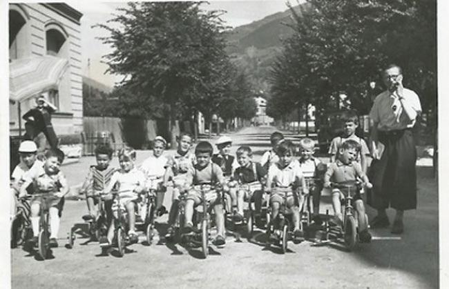 Dreirad-Velorennen im Rhonesand/Brig ca. 1952