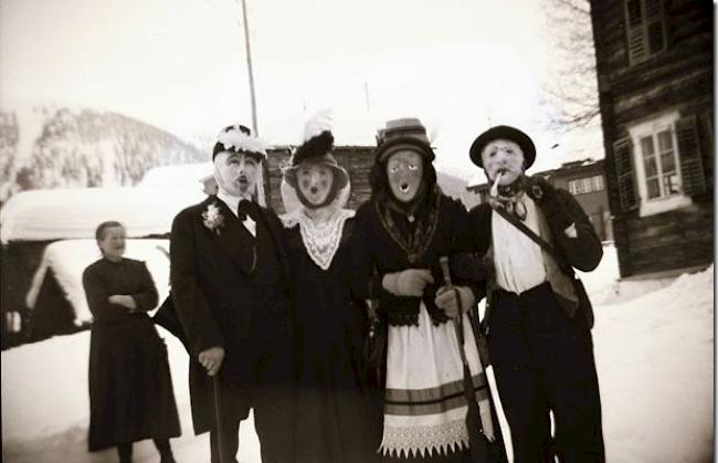 Münster 1947/1948: Der gestrenge Dorfpfarrer sorgte dafür, dass nichts und niemand an der Fasnacht überbordete. Umso mehr freute man sich damals an den wenigen närrischen Tagen. «Wenn insch nummä där Pfarrär nit gseet...»