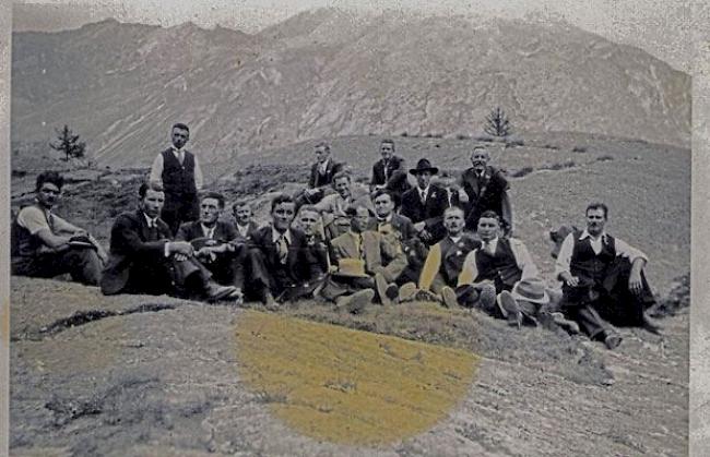 Kirchenchor Steg um 1945. Wer kennt die Fotografierten? 