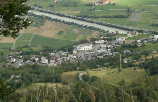 Auch die Gemeinde Ausserberg erhält Unterstützung für die Sanierung ihrer Mehrzweckhalle.