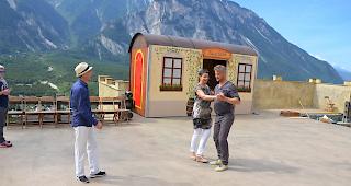 Probe der &laquo;Zirkusprinzessin&raquo;. Choreograph Martin Schurr probt mit der &laquo;Zirkusprinzessin&raquo; F&uuml;rstin Fedora Palinska, gespielt von Frauke Sch&auml;fer, und dem omin&ouml;sen &laquo;Mister X&raquo;, gespielt von Peter Bernhard.