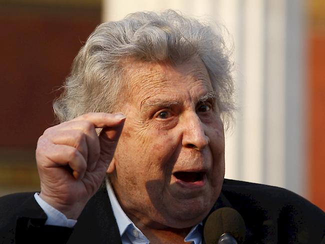Als Dirigent ist er mit 90 nicht mehr aktiv, aber wenn es um Politik geht wird Mikis Theodorakis wieder jung (Archiv)