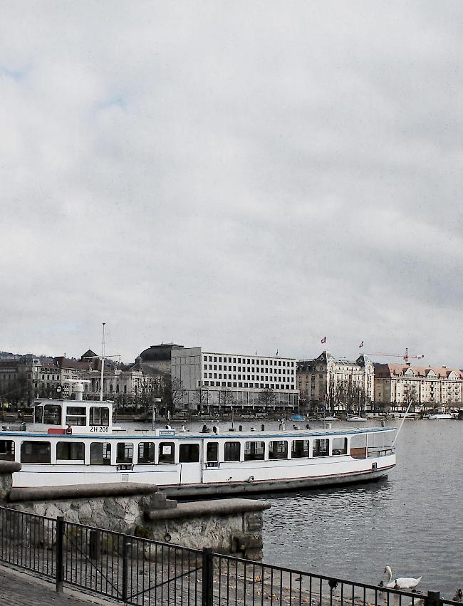 Blick über den See auf Reto Gassers (Naters) Vision des Anbaus zum Opernhaus.