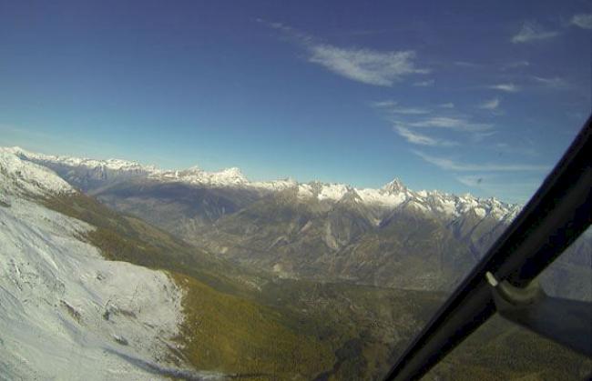 Aufnahmen aus dem Helikopter: Über der Moosalp, Blick ins Rhonetal.