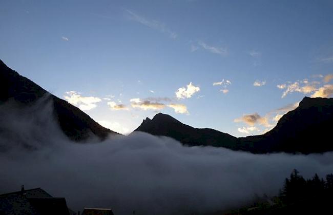 «. und versetzt Simplon-Dorf in herbstliche Stille.»