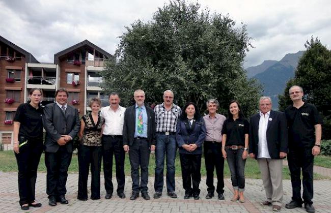 Die Organisationskomitees der MG «Belalp» und der Veteranenvereinigung des OMV (von links): Simone Eggel, Valentin Wirthner, Helene Zbinden, Erwin Franzen, Egon Salzmann, Theo Zumofen, Charlotte Salzmann-Briand, Werner Ruppen, Chantal Ruppen, Anton Zimmermann und Zenklusen Christian.