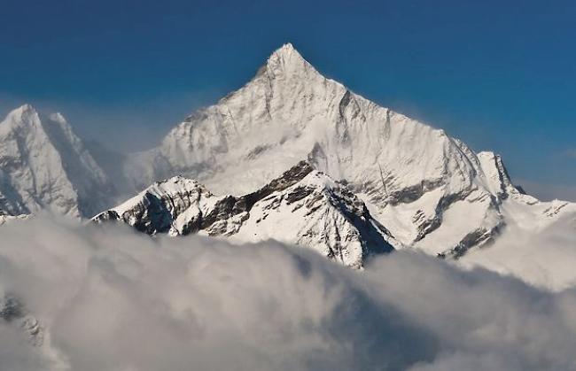 Am 17. August 2013 kam es am Weisshorn zu einem Bergunfall. Zwei Alpinisten verloren dabei ihr Leben.