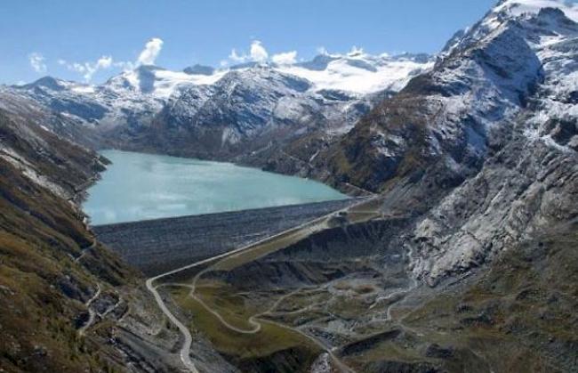 In der Wasserzinsfrage stehen die Interessen der Wasserkraftwerke jenen der Bergkantone gegenüber.