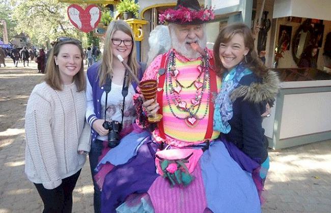 Annsley, Lara Tenisch und Kathi beim Renaissance Festival