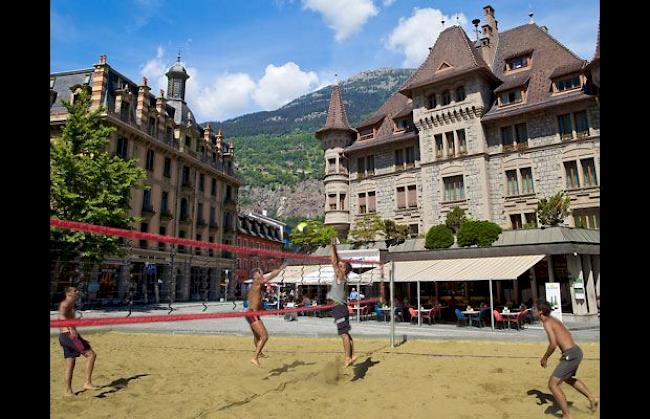 Bald ist auf dem Briger Stadtplatz wieder Strandfeeling und Spannung pur angesagt.