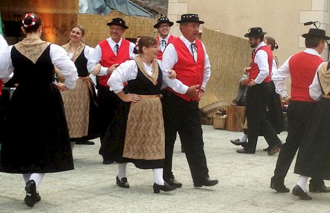 Die Musik- und Tanzgruppe «Schweizer Blumen» aus Argentinien