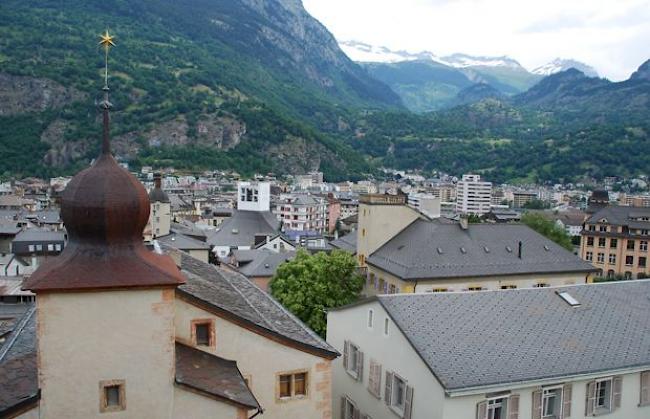 Blick über die Dächer Brigs nach Naters.