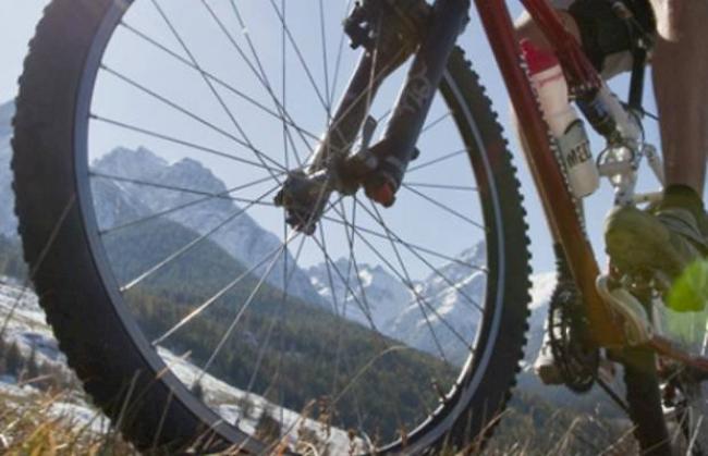 Biken ist je nach Fahrtrichtung erholsam oder anstrengend. (Symbolbild)