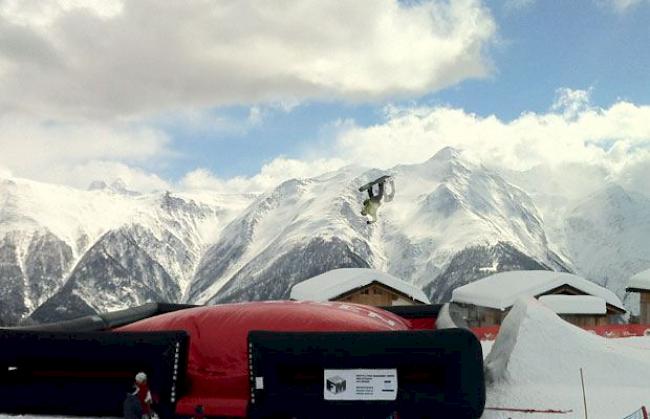 Nach dem Sprung die sanfte Landung im Luftkissen.