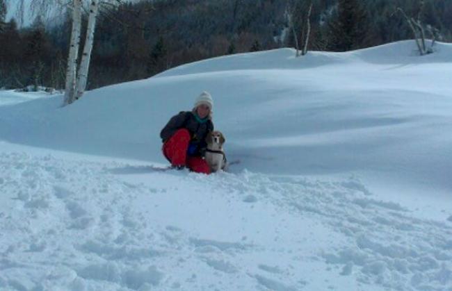 Ein Foto vergangener Tage: Malin Elofsson (35) geniesst mit «Ada» einen Winterspaziergang.