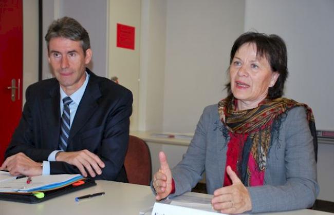 Die Walliser Polizeidirektorin Esther Waeber-Kalbermatten und Polizeikommandant Christian Varone anlässlich einer Medieninformation (Archivfoto WB)