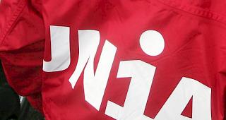 Die Gewerkschaft Unia hat am Freitag bei der Walliser Kantonsregierung eine Petition zur Schliessung der Walliser Baustellen eingereicht, bei denen die Hygienemassnahmen nicht eingehalten werden.