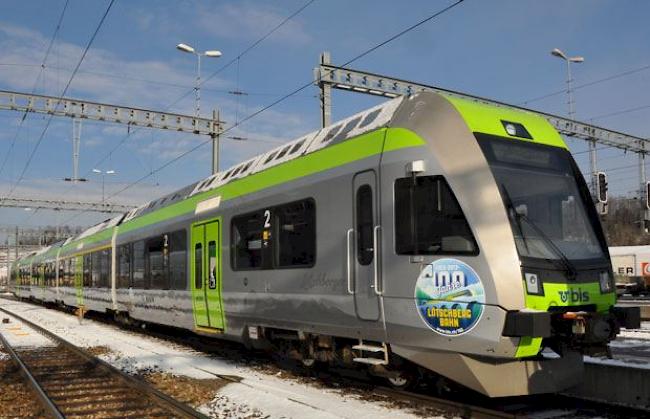 Der Jubiläums-«Lötschberger» im Bahnhof von Spiez