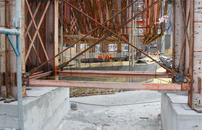 Das neue Bauwerk wird auf den bestehenden Widerlagern der alten Brücke erstellt.