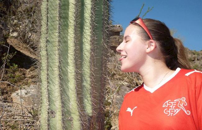 Vanessa Michlig auf Tuchfühlung «with a cactus»